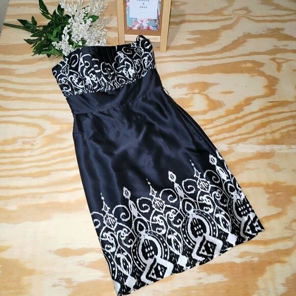 ‎White House Black Market Strapless Cocktail Dress - Picture 1 of 13